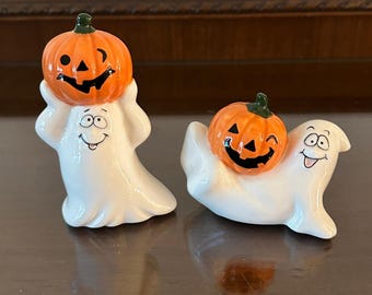 Juego de 2 figuras de cerámica de fantasmas con calabazas para Halloween. Decoración espeluznante para el hogar.