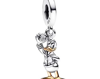 Charm Scrooge McDuck pendants made of 925 sterling silver, with surprising details.