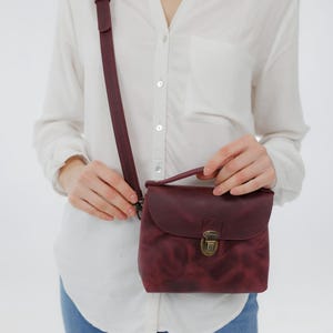 Leder Mini Handtasche, Leder Crossbody Bag, handgemachte Crossbody Bag in 9 Farben, Leder Geldbörse für Frauen, Minimalist Crossbody Bag Geschenk