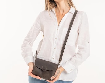 Bolsa transversal minimalista em couro para celular, mini bolsa urbana feminina, pequena bolsa de ombro para o dia a dia, presente personalizado e elegante para ela.