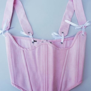 Corset en jean rose.