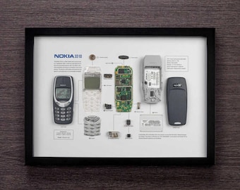 額装されたNokia 3310分解アート：テクノロジー好きへのギフト - Etsy 日本