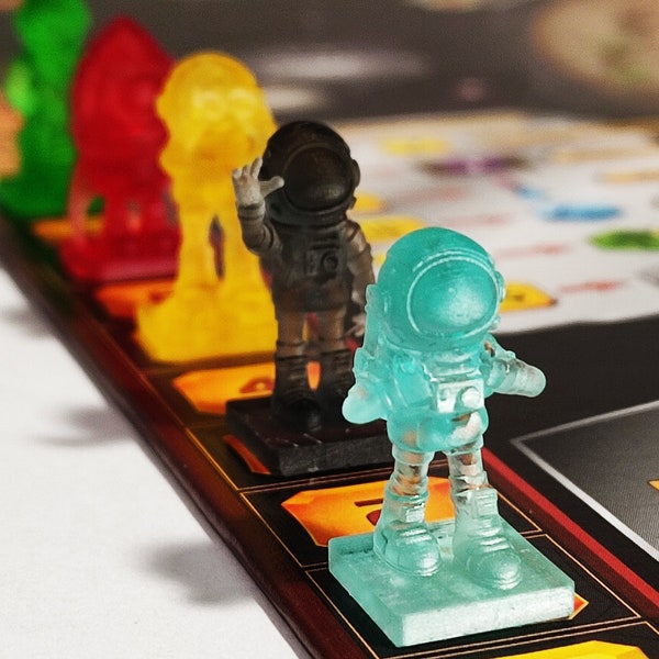 Terraforming Mars: set 5x hyper realistic player tokens with the appearance of astronauts. Glassy design.