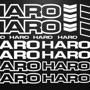 Puede incluir: Pegatinas blancas con el logotipo HARO y flechas sobre un fondo negro de fibra de carbono. Las pegatinas incluyen múltiples logotipos HARO en varios tamaños y estilos, junto con conjuntos de flechas en forma de cheurón. Ideal para bicicletas y BMX.