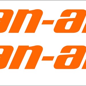 Puede incluir: Dos logotipos "Can-Am" de color naranja se muestran sobre un fondo blanco. Los logotipos est&aacute;n en una fuente en negrita, sans-serif, con el texto dispuesto en dos filas. Las letras son de un naranja brillante y s&oacute;lido, y el dise&ntilde;o general es limpio y moderno.