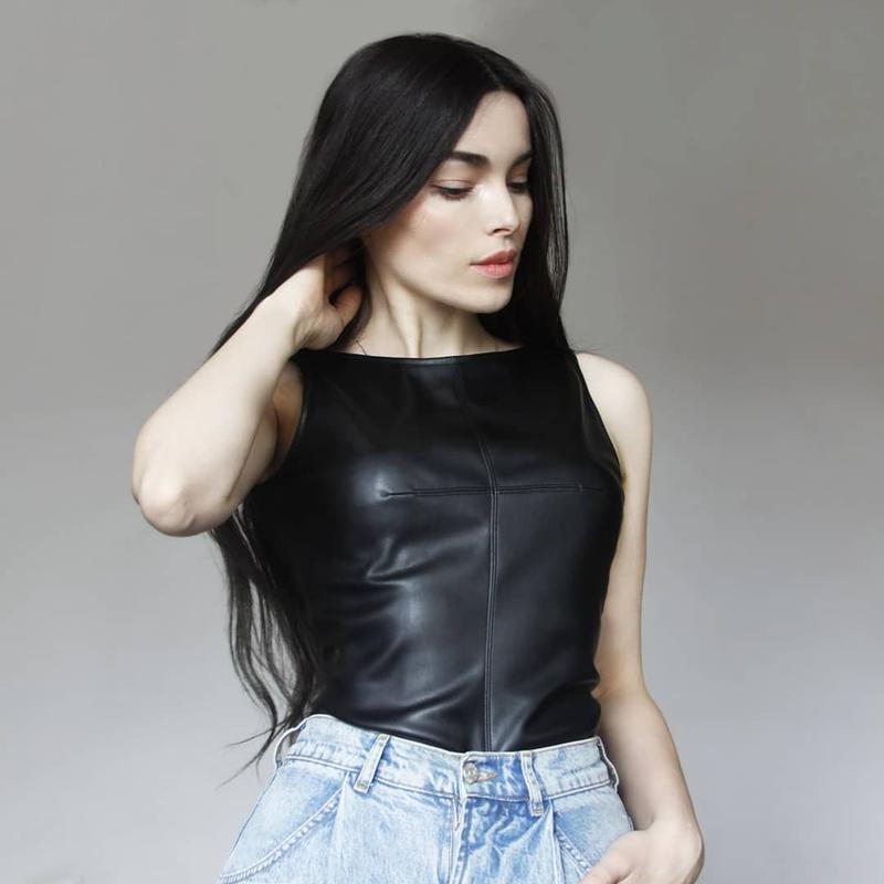 トップス tank top & leather skirt Stylish Women's Leather Tank Top – Edgy Sleeveless Faux Leather