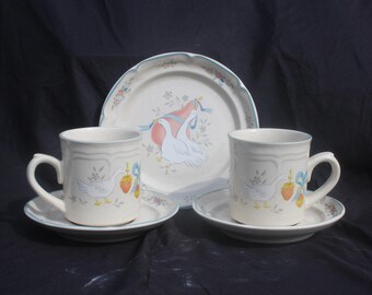 Vintage International China Marmalade Geese Stoneware 2 Mugs with Saucers Salad Plate