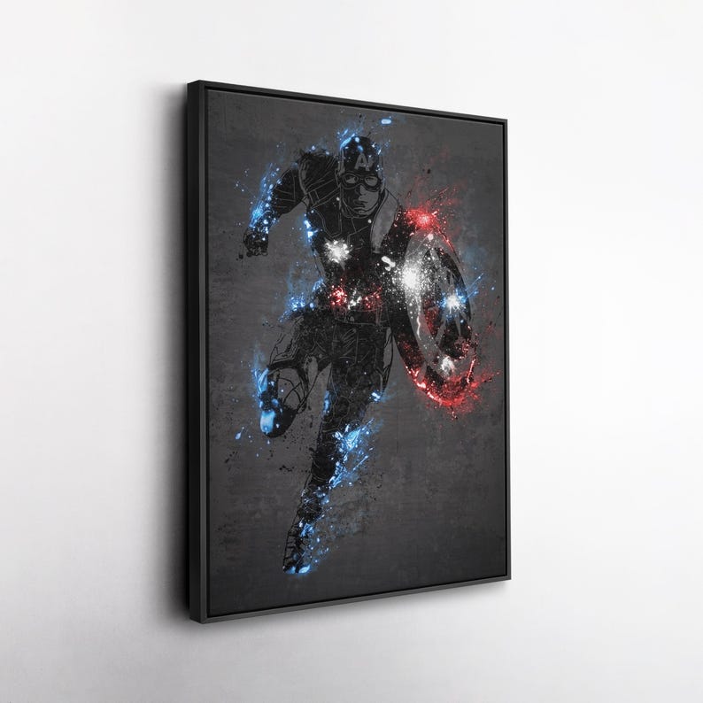 K&ouml;nnte beinhalten: Gerahmtes Kunstwerk mit einer dynamischen Illustration von Captain America in einer Laufpose. Das Kunstwerk verwendet eine dunkle Farbpalette mit blauen und roten Akzenten, die einen auff&auml;lligen visuellen Effekt erzeugt. Der Schild ist prominent dargestellt, was das Superhelden-Thema unterstreicht.
