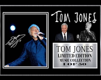 Tom Jones firmado y enmarcado