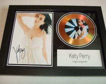 ケイティ・ペリーのサイン入りマウント - Etsy 日本