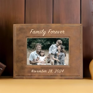 パーソナライズされたレザーフレーム、婚約ギフト、旅行好きの方へのギフトアイデア、フォトフレーム、彼氏へのカスタムギフト | BridgensLaserレザーフレーム