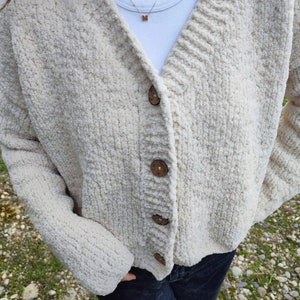 Moonvee Plush Cardigan Handmade Knitwear Plush Knitwear Beige Cardigan White knitwear White Cardigan zdjęcie 2