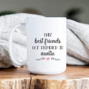 only the best friends get promoted to auntie mug- promoted to auntie- pregnancy reveal idea for family sister- baby announcement mug for god