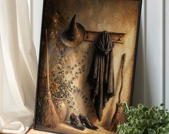 Puede incluir: Una impresión de arte mural enmarcada que muestra un sombrero puntiagudo, una capa oscura con capucha colgada en un perchero de madera, dos escobas de paja, una planta en maceta y un par de zapatos de cuero negro con hebillas, en tonos sepia.