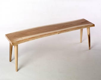 Banco artesanal em nogueira: Móveis de madeira para decoração de casa