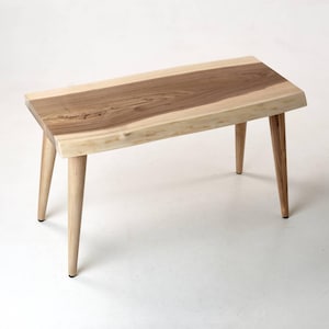 Panca da ingresso in noce: mobile in legno realizzato a mano