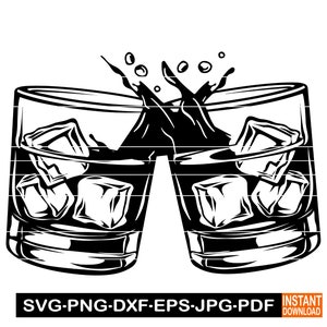 Könnte beinhalten: Zwei schwarz-weiße Gläser gefüllt mit Flüssigkeit und Eiswürfeln. Die Flüssigkeit spritzt von einem Glas zum anderen.