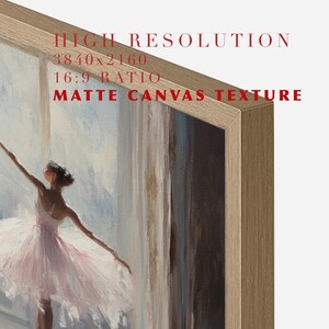 Puede incluir: Una pintura enmarcada de una bailarina en un tut&uacute; rosa, de pie de puntillas con los brazos extendidos. El fondo es azul claro y blanco, con un toque de marr&oacute;n. El marco es de madera marr&oacute;n claro.