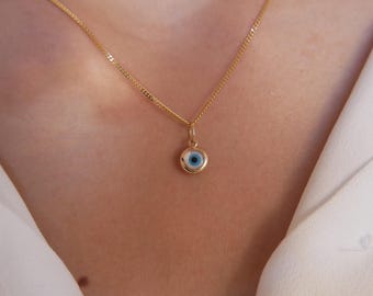 Dije de mal de ojo de oro macizo de 14 k