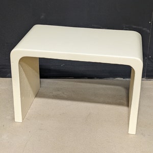Soffbord eller bänk i betong