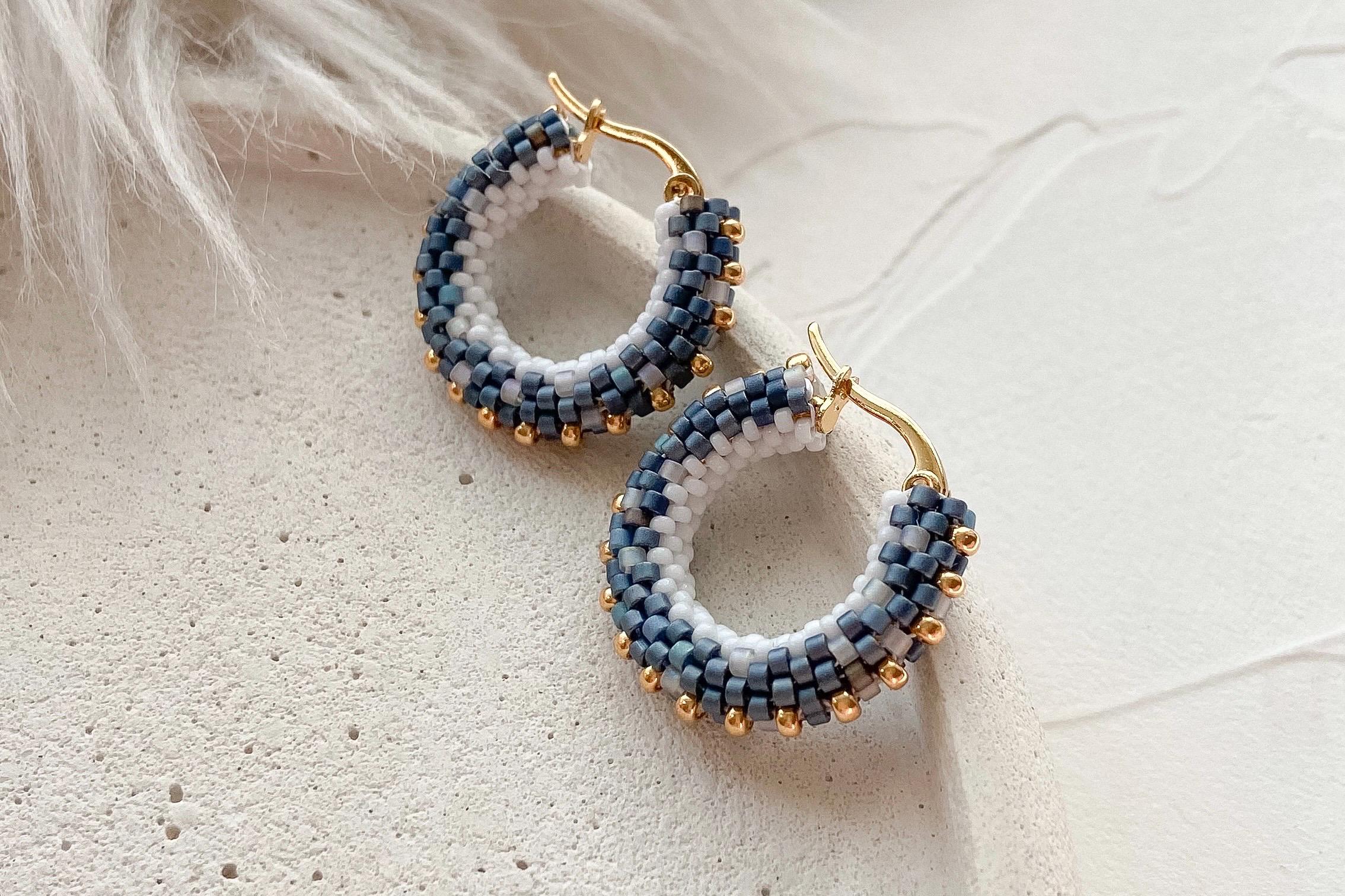 Orecchini a bottone a forma di stella, in vetro blu denim