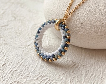 Collar colgante de cuentas de mezclilla Colgante de cuentas redondas azules Regalo listo para enviar para mamá menor de 30 años