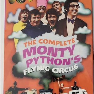 Conjunto de 14 DVDs do Monty Python's Flying Circus, 2000, em estado de novo.