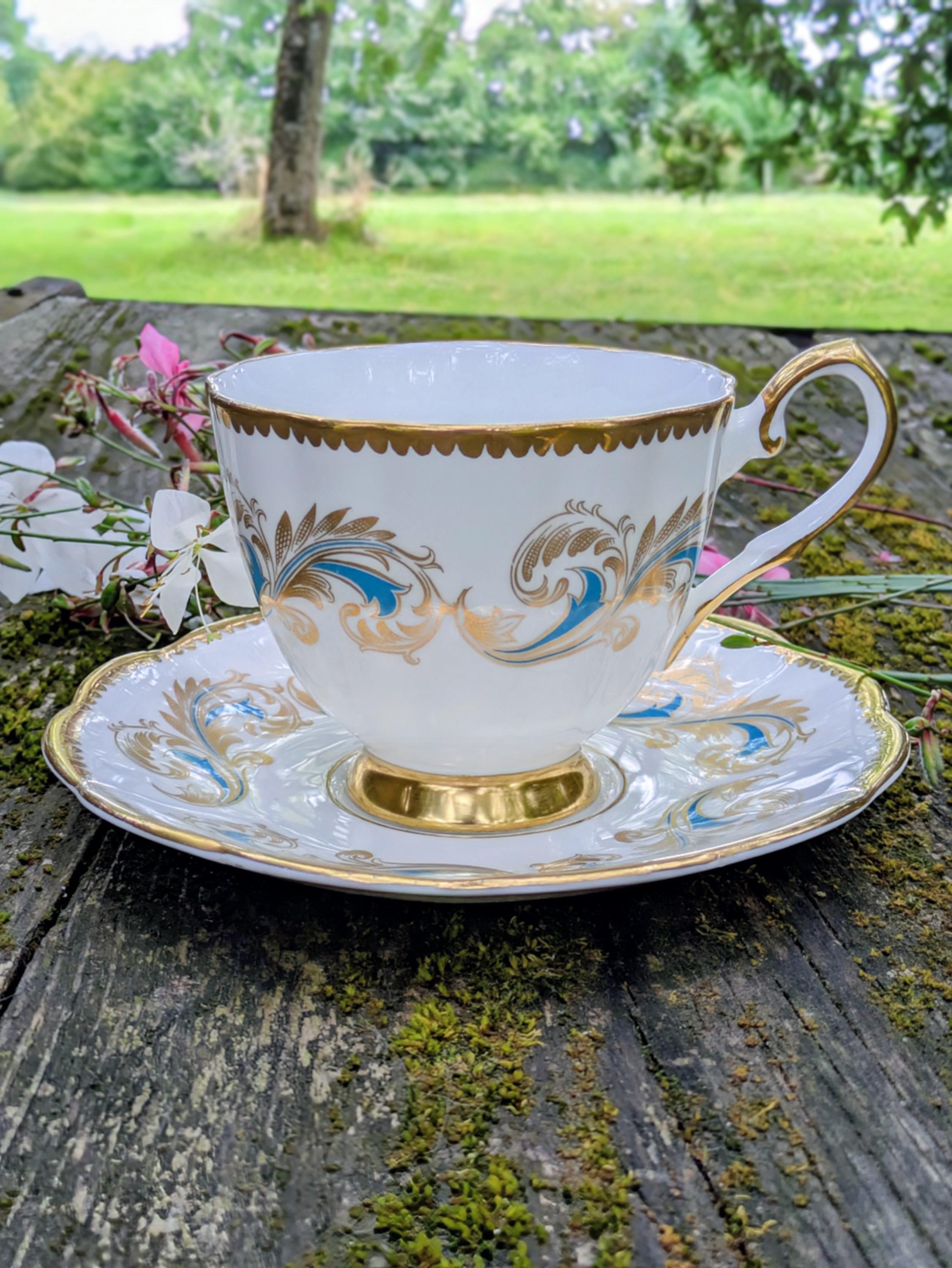 JOLIE ANCIENNE TASSE TRILOBEE CERAMIQUE HB QIMPER FLEURS De LYS BLEUES D Imgx2000 7878