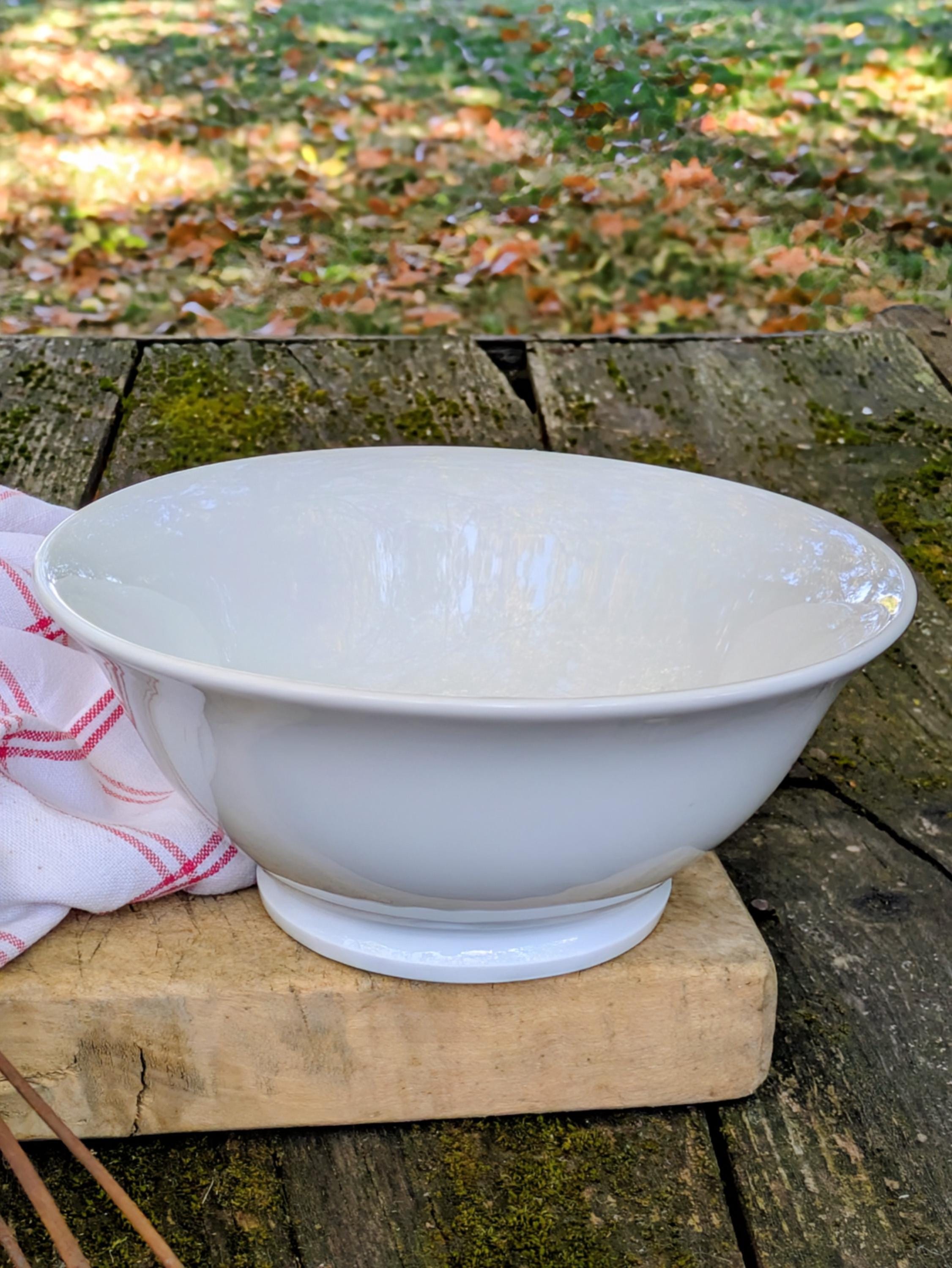 Kleine weiße Porzellan-Salatschüssel mit Fuß – Pillivuyt-Schüssel – Ländlicher Stil und schlichte Eleganz