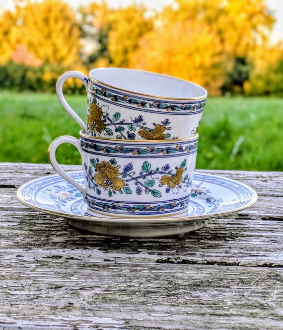 Set aus 2 Samson Paris Tassen und Untertassen • Design der East India Company • Porzellan aus dem späten 19. Jahrhundert • Blaue, grüne und goldene Pfingstrosen