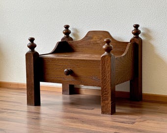 1 de 2 Mesitas de noche esculturales de roble francés vintage, al estilo de Charles Dudouyt (de un par)