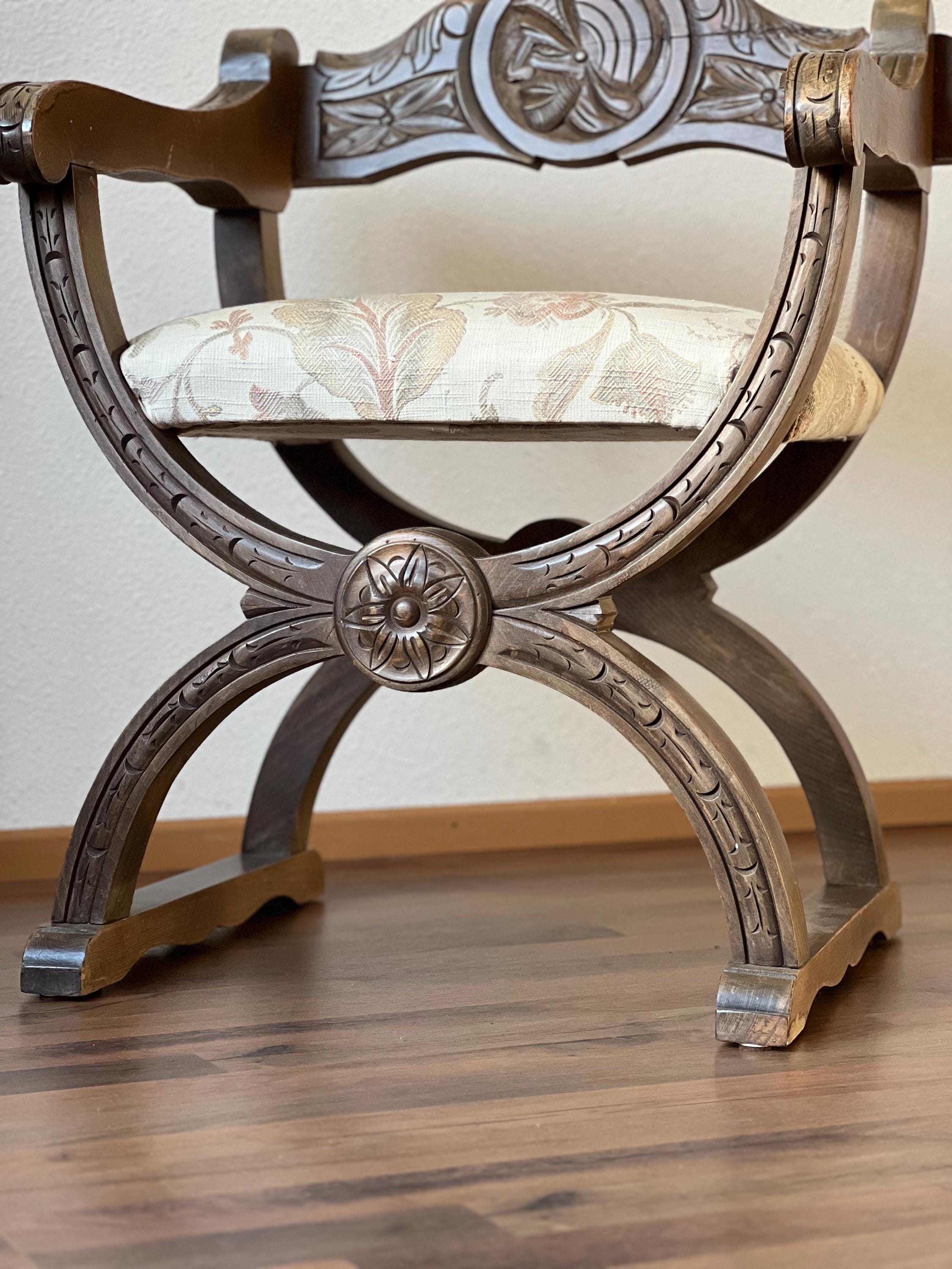 アンティーク木製サボナローラチェア、ルネッサンスリバイバルスタイル