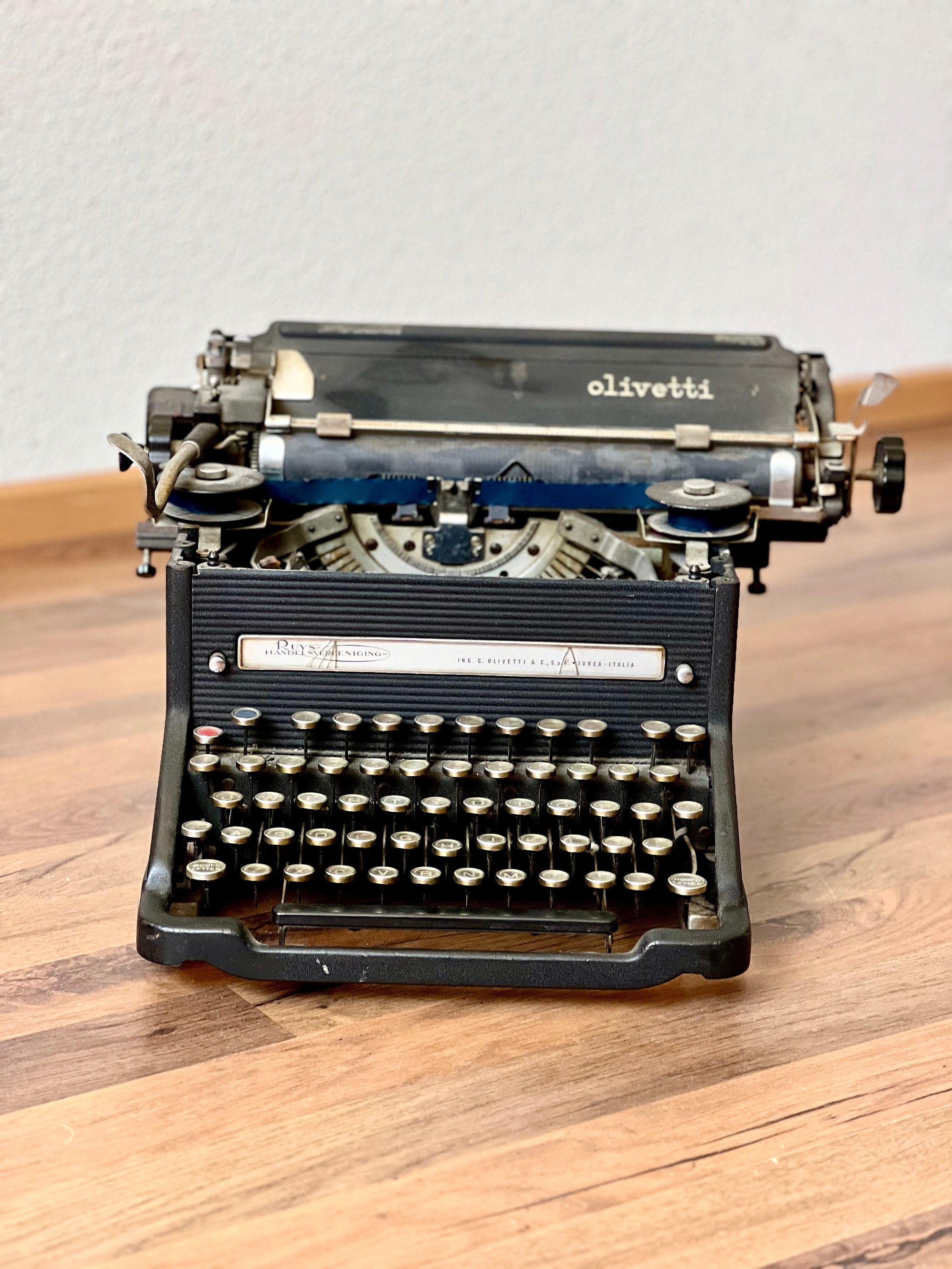 オリベッティ製ブラックタイプライター 1930年代 - 動作確認済みタイプ 