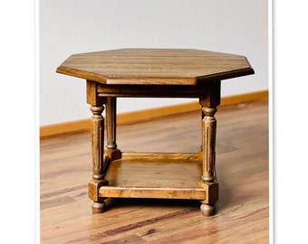 Table en bois de chêne brutaliste avec pieds de bobine, support de plante rond antique, table d’appoint rustique, tabouret d’agriculteur sculpté à la main, décoration de maison de campagne