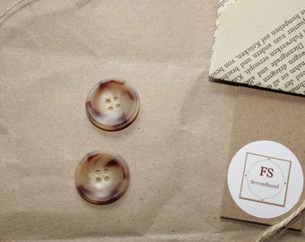 2 large marble-effect buttons, plastic button, four-hole button, sewing material