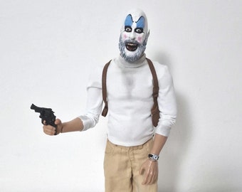 The Devils wijst Captain Spaulding horrorfiguur op schaal 1/6 met wapen af