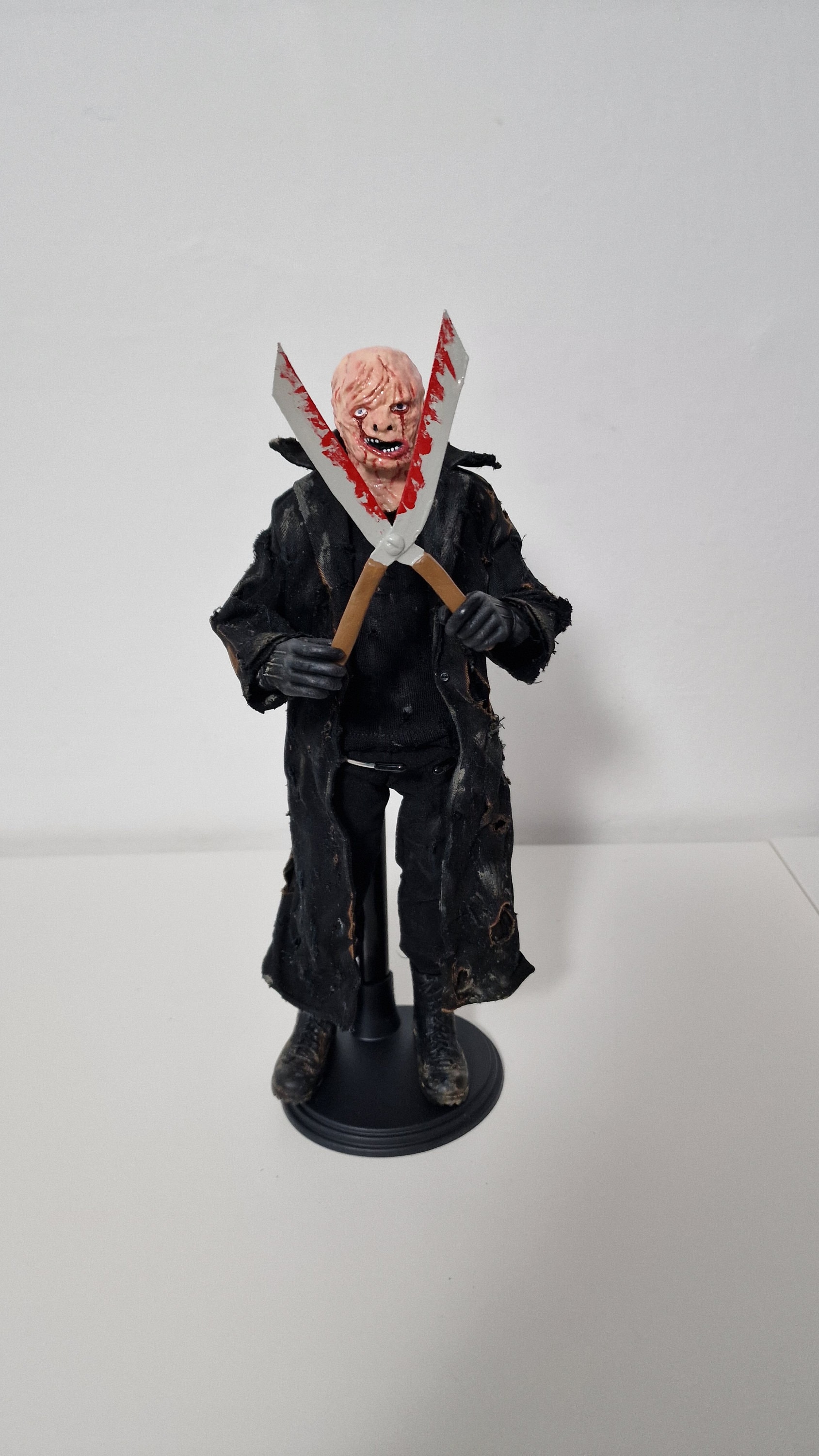 The Burning Cropsy Horror Figure 1/6 Scale With Shears and Stand