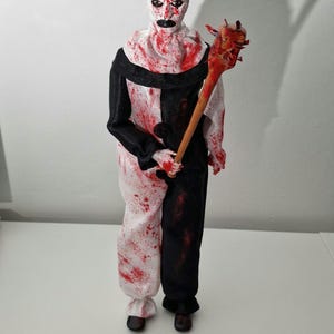 Terrifier art the clown 1/4 scale horror figure 42cm tall bloody bat version