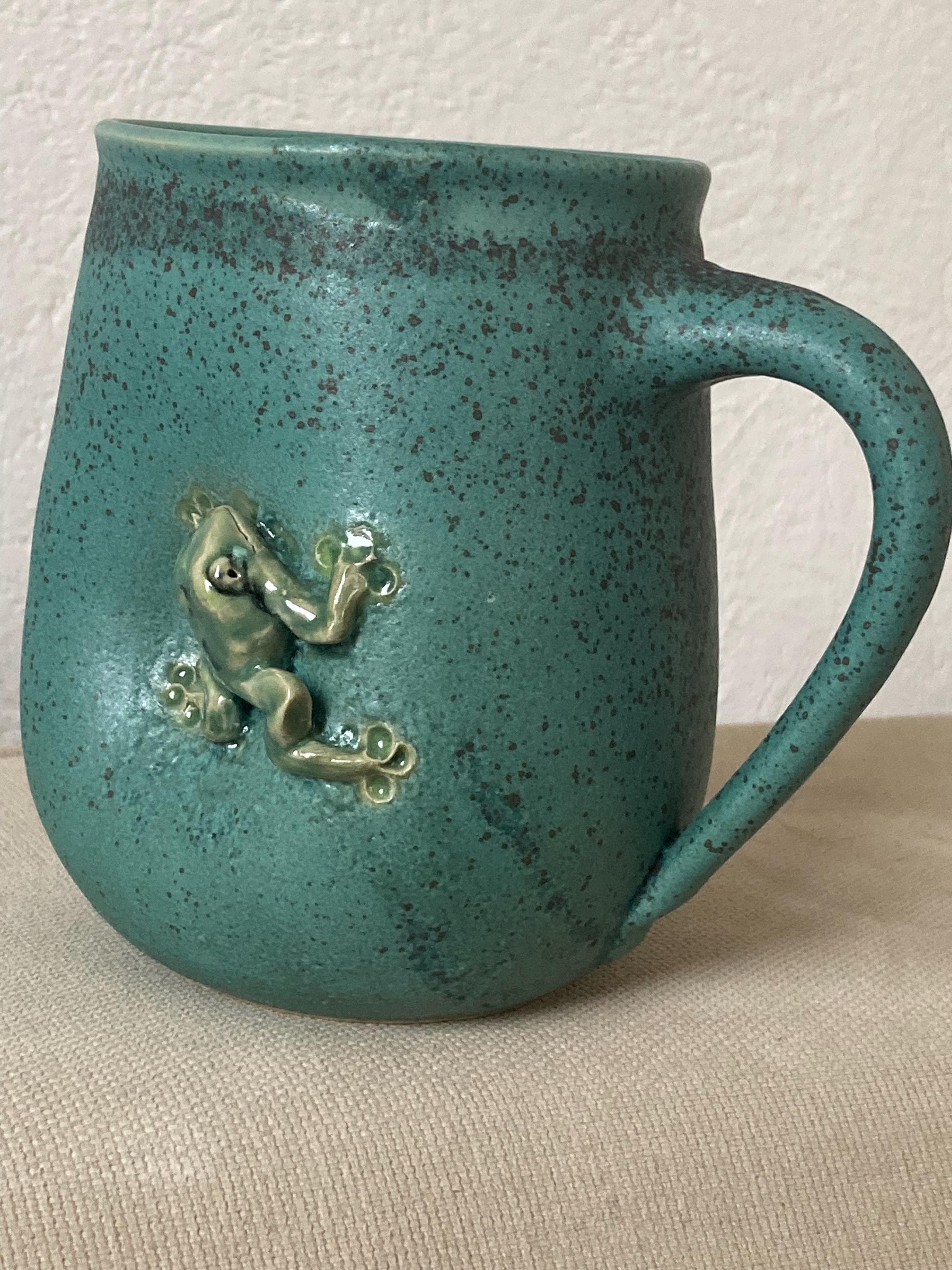Frog cup, pottery cup with green frog