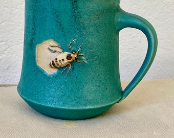 bee cup, pottery cup with bee