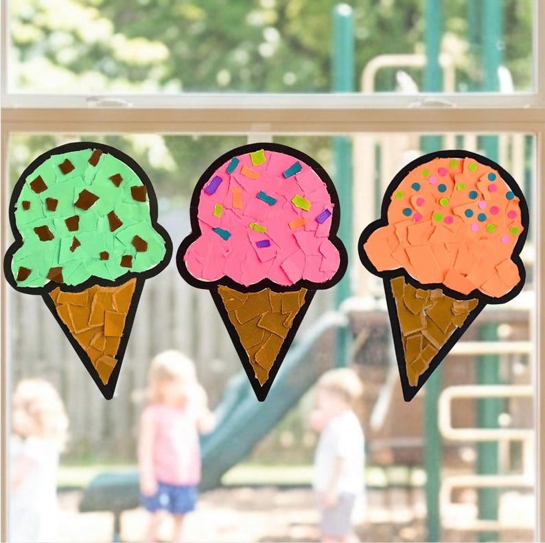 Puede incluir: Tres recortes de conos de helado hechos de piezas de mosaico de papel. El cono izquierdo es verde menta con trozos marrones, el central es rosa con chispas de colores y el derecho es naranja con puntos azules y rosas. Cada uno tiene una base de cono.