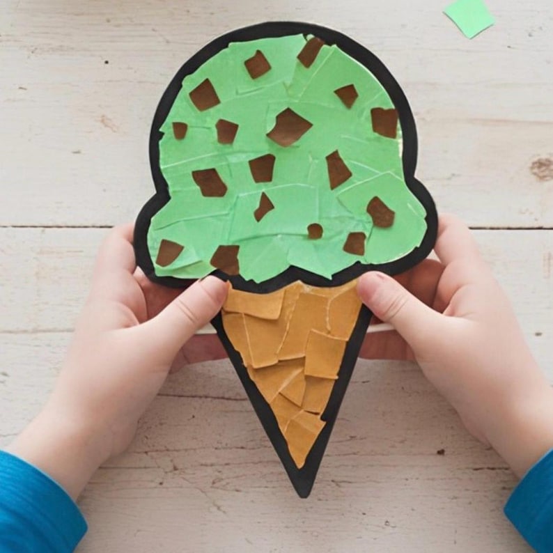 Puede incluir: Un helado de papel con una bola de color verde menta con trozos de papel marr&oacute;n dispersos y un cono de color canela, todo delineado en negro. El dise&ntilde;o est&aacute; construido con piezas de papel superpuestas que crean una textura de mosaico.