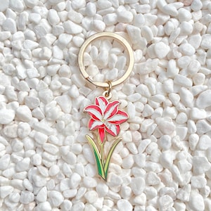 Amaryllis Enamel Keychain, Blossom Metal Keyring, Floral Gold Keyholder, Botanical Jewelry, Flower Key Fob, Nature Lover Accessory Gift