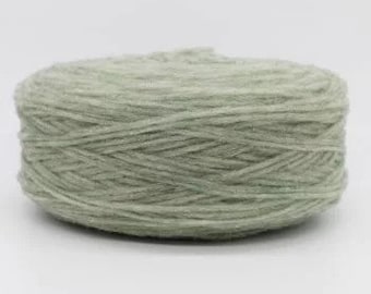 Unspun wool airy and soft yarn with white natural colors dye colors Manchelopi Wooldreamers Fingering DK Worsted weight big plates 100 grams