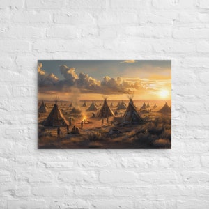 Può includere: Un dipinto che rappresenta un villaggio nativo americano al tramonto. Il villaggio è composto da molte tende, con un focolare centrale in primo piano. Il cielo è di un arancione e giallo vibrante, con nuvole bianche e soffici.