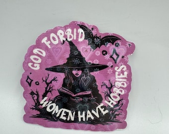 Pegatina de vinilo holográfica brillante con corazones y brujas y murciélagos: Dios no permita que las mujeres tengan aficiones.