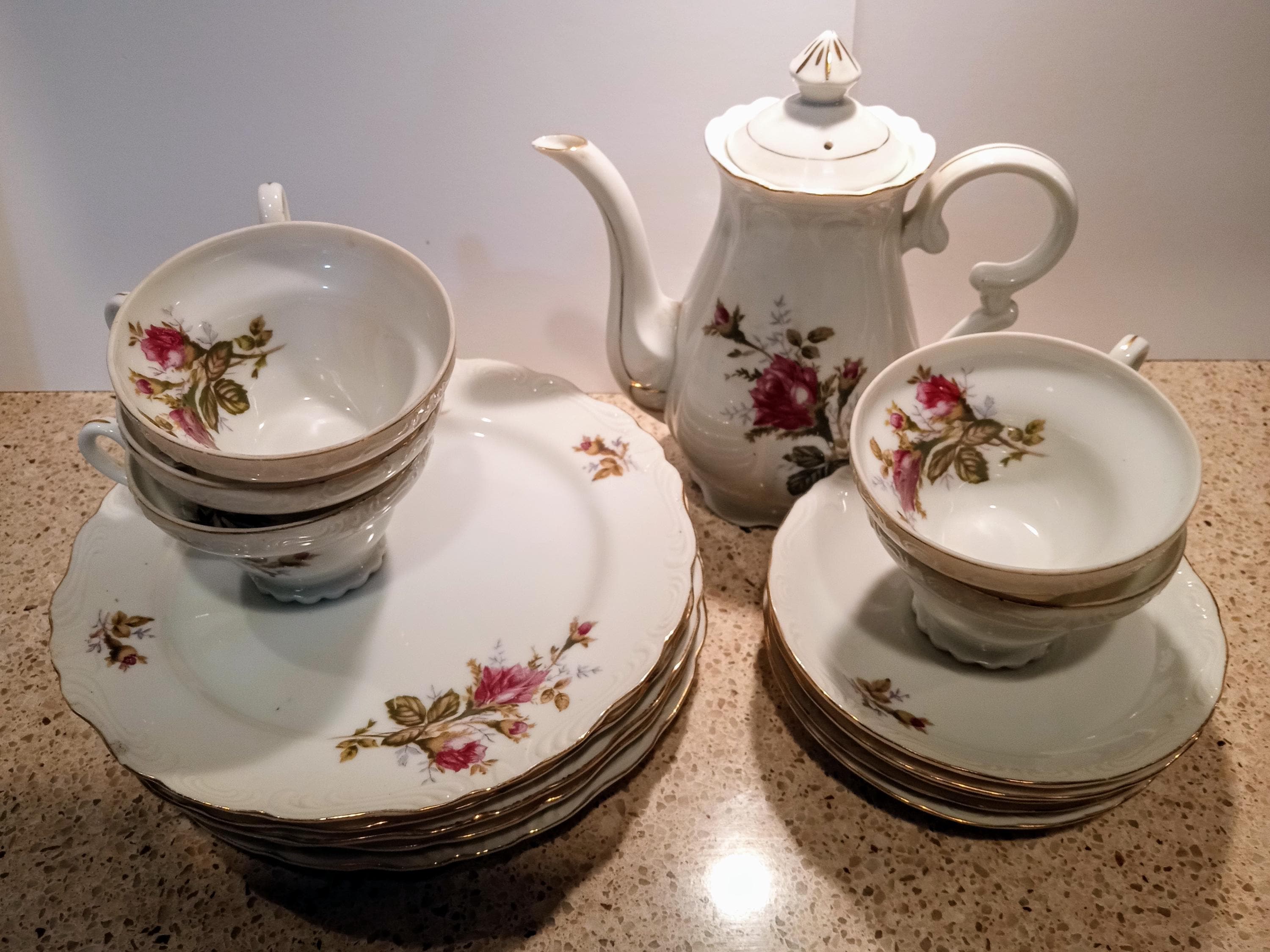 Beautiful 96 Piece Service for 12 China Dinner Set Japan