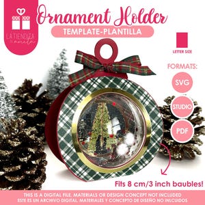 Pode incluir: Modelo de suporte de ornamento xadrez vermelho e verde para artesanato. O modelo é projetado para acomodar bolas de 8 cm. O modelo está disponível nos formatos SVG, Studio e PDF.