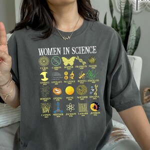 Retro Woman In Science Shirt, Science Shirt, Preppy Aesthetic Crewneck, Scientist Shirts, Girl Scientist Shirt, Gift for Scientist Shirt