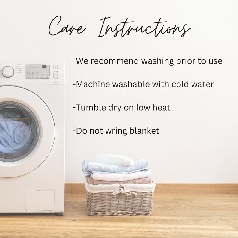 Peut inclure: Une machine &agrave; laver blanche &agrave; c&ocirc;t&eacute; d'une pile de couvertures pli&eacute;es dans un panier en osier. Le texte "Care Instructions" est en haut, avec des instructions d'entretien : laver avant utilisation, lavage en machine &agrave; froid, s&egrave;che-linge &agrave; basse temp&eacute;rature et ne pas essorer.